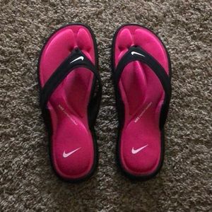 Nike flip flops NWOT